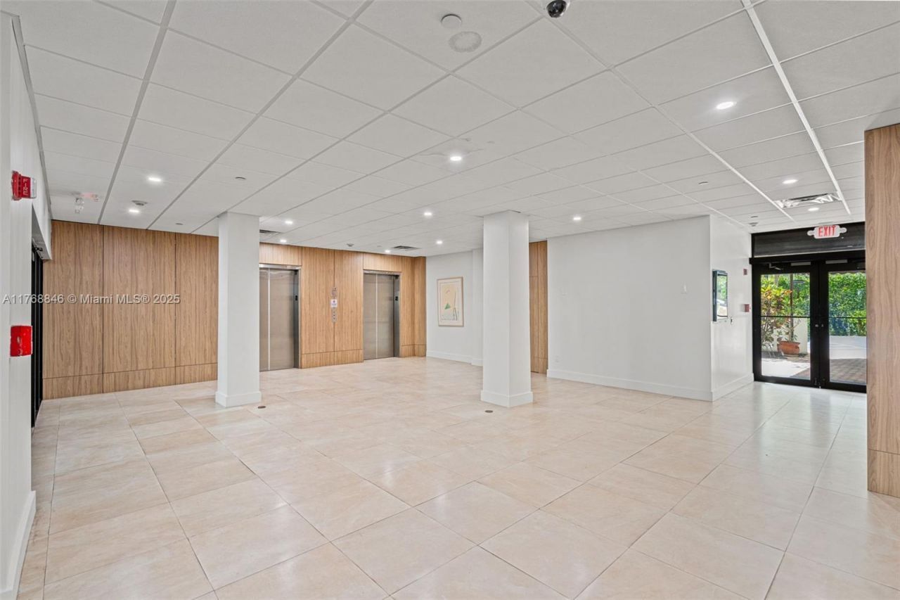 77 Crandon Blvd, Unit 2B, Key Biscayne, FL 33149 Photo