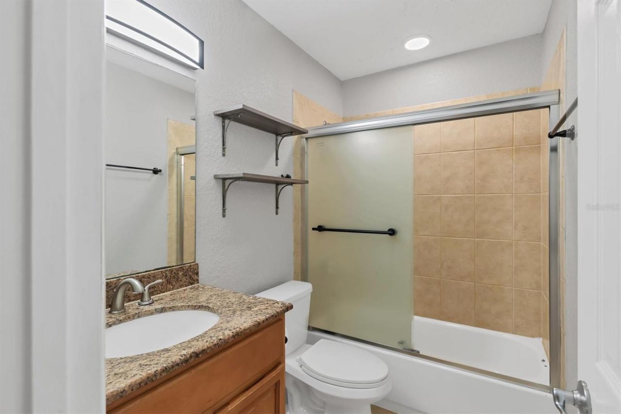 924 La Costa Circle, Unit 4, Sarasota, FL 34237 Photo