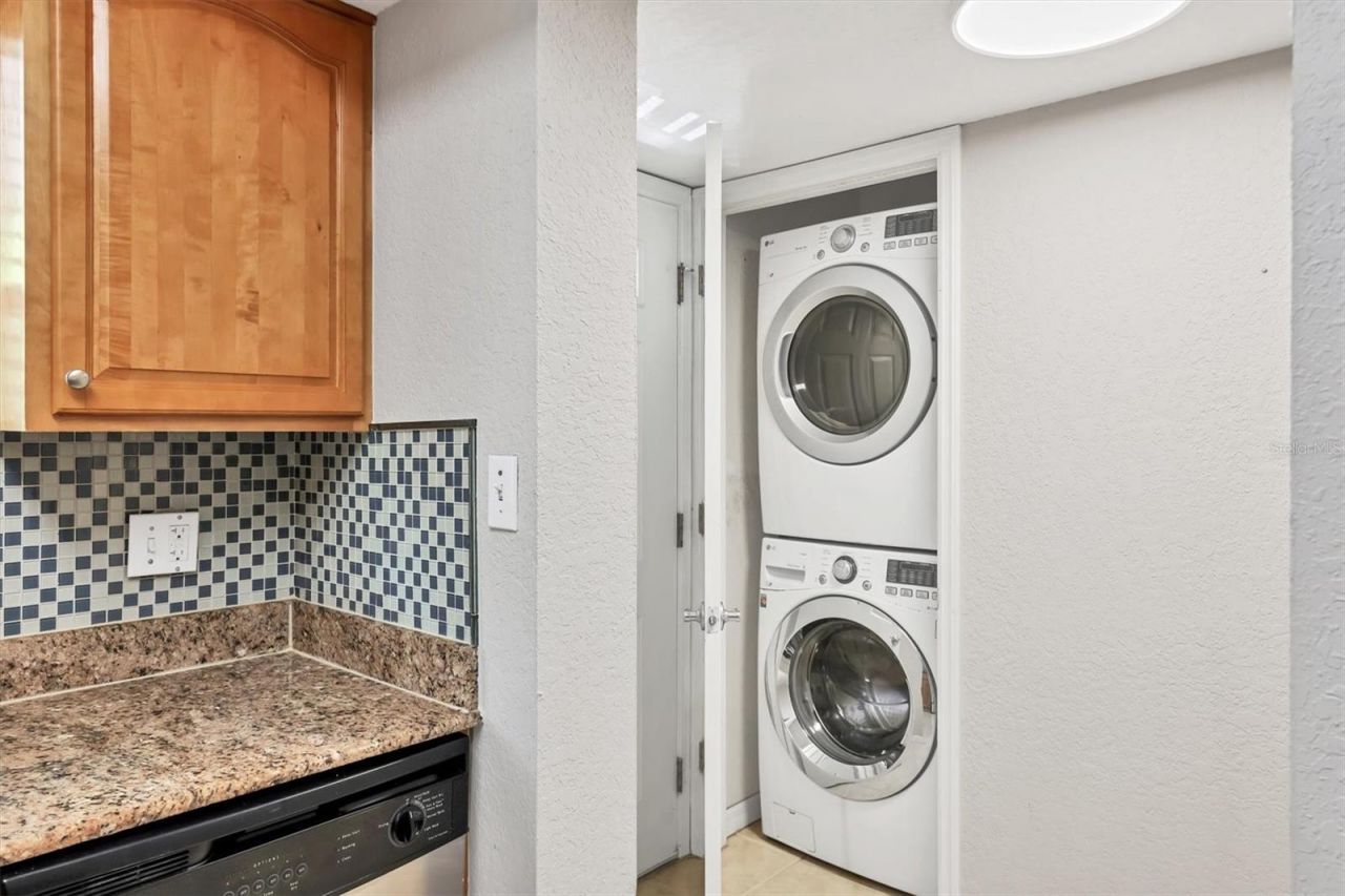 924 La Costa Circle, Unit 4, Sarasota, FL 34237 Photo