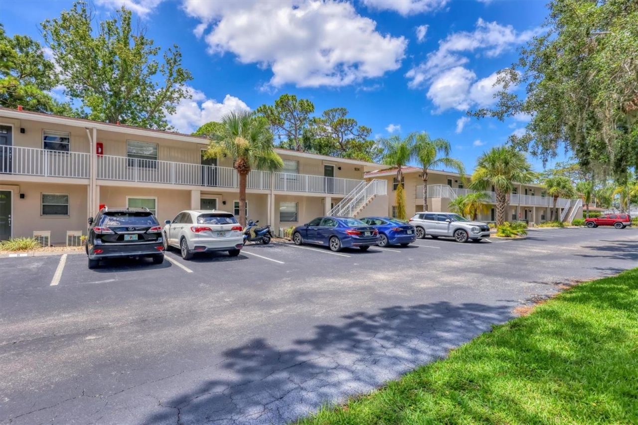924 La Costa Circle, Unit 4, Sarasota, FL 34237 Photo