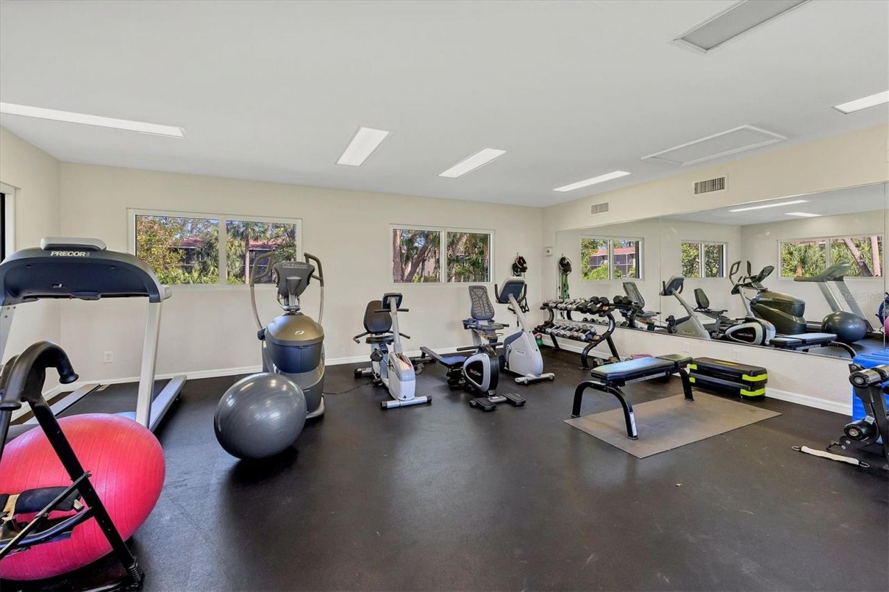 924 La Costa Circle, Unit 4, Sarasota, FL 34237 Photo