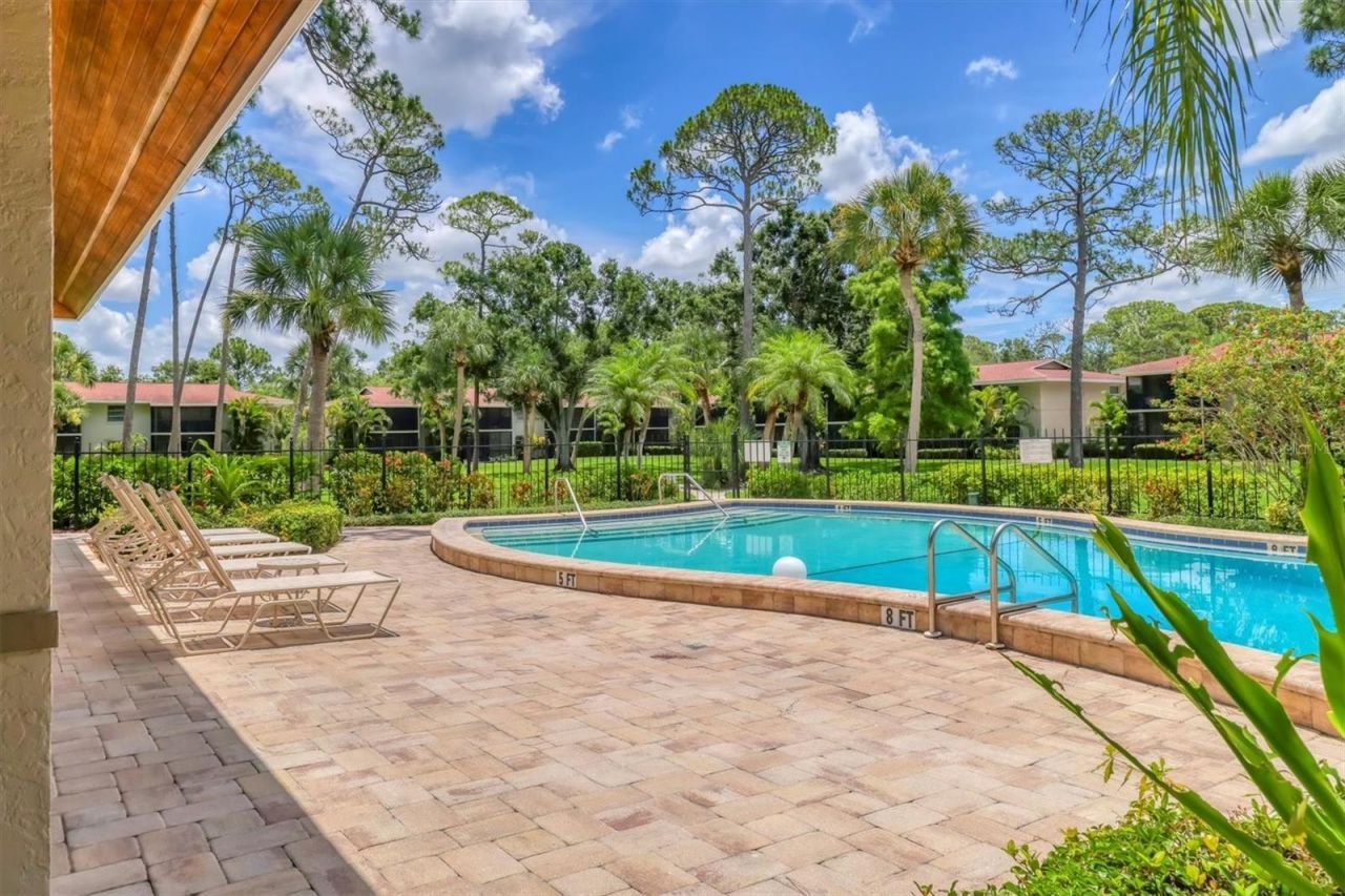 924 La Costa Circle, Unit 4, Sarasota, FL 34237 Photo