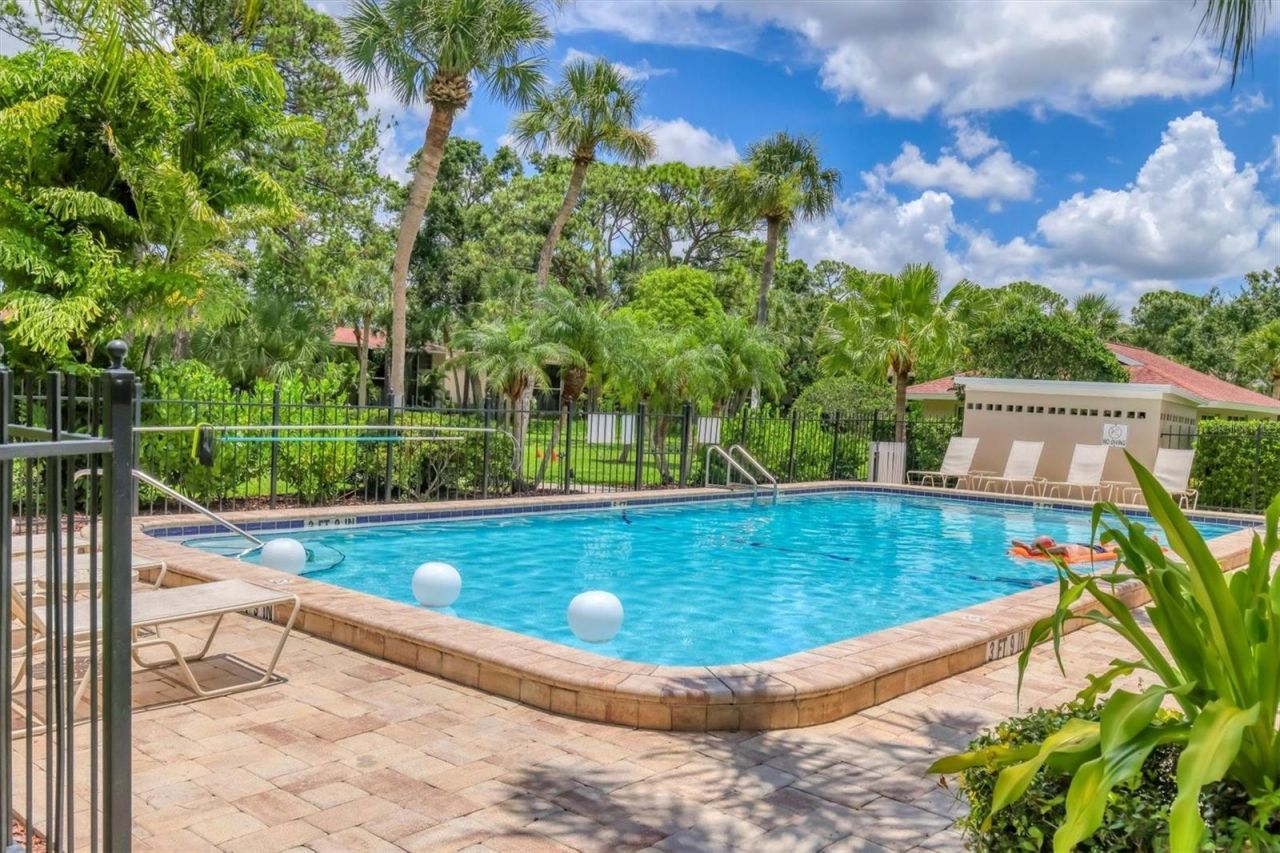 924 La Costa Circle, Unit 4, Sarasota, FL 34237 Photo