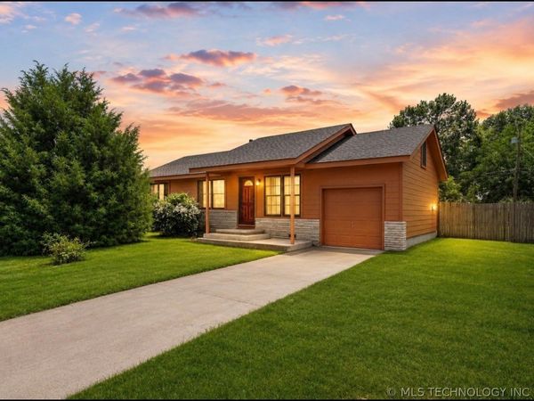 705 W Hartford Place, Broken Arrow, OK 74012