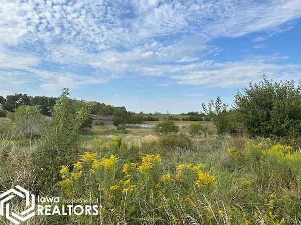 2315 Lake Trail, Fairfield, IA 52556