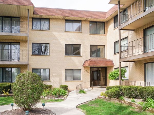 7650 W Lawrence Avenue, Unit 201, Norridge, IL 60706