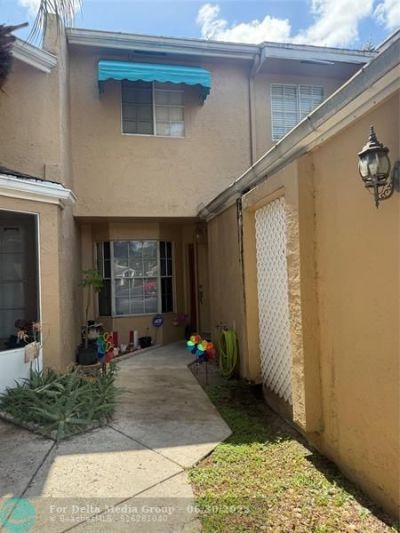 7081 Woodmont Way, Tamarac, FL 33321 Photo