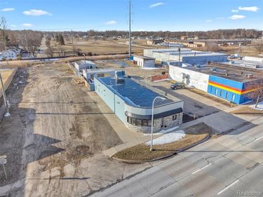 32413 Michigan Avenue, Wayne, MI 48184