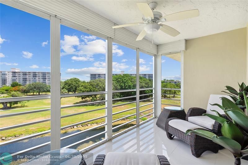 555 Oaks Ln, Unit 504, Pompano Beach, FL 33069 Photo