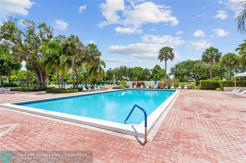 555 Oaks Ln, Unit 504, Pompano Beach, FL 33069 Photo