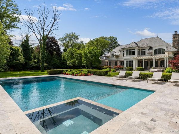 22 Terrace Court, Old Westbury, NY 11568