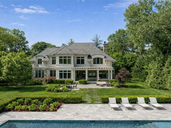 22 Terrace Court, Old Westbury, NY 11568