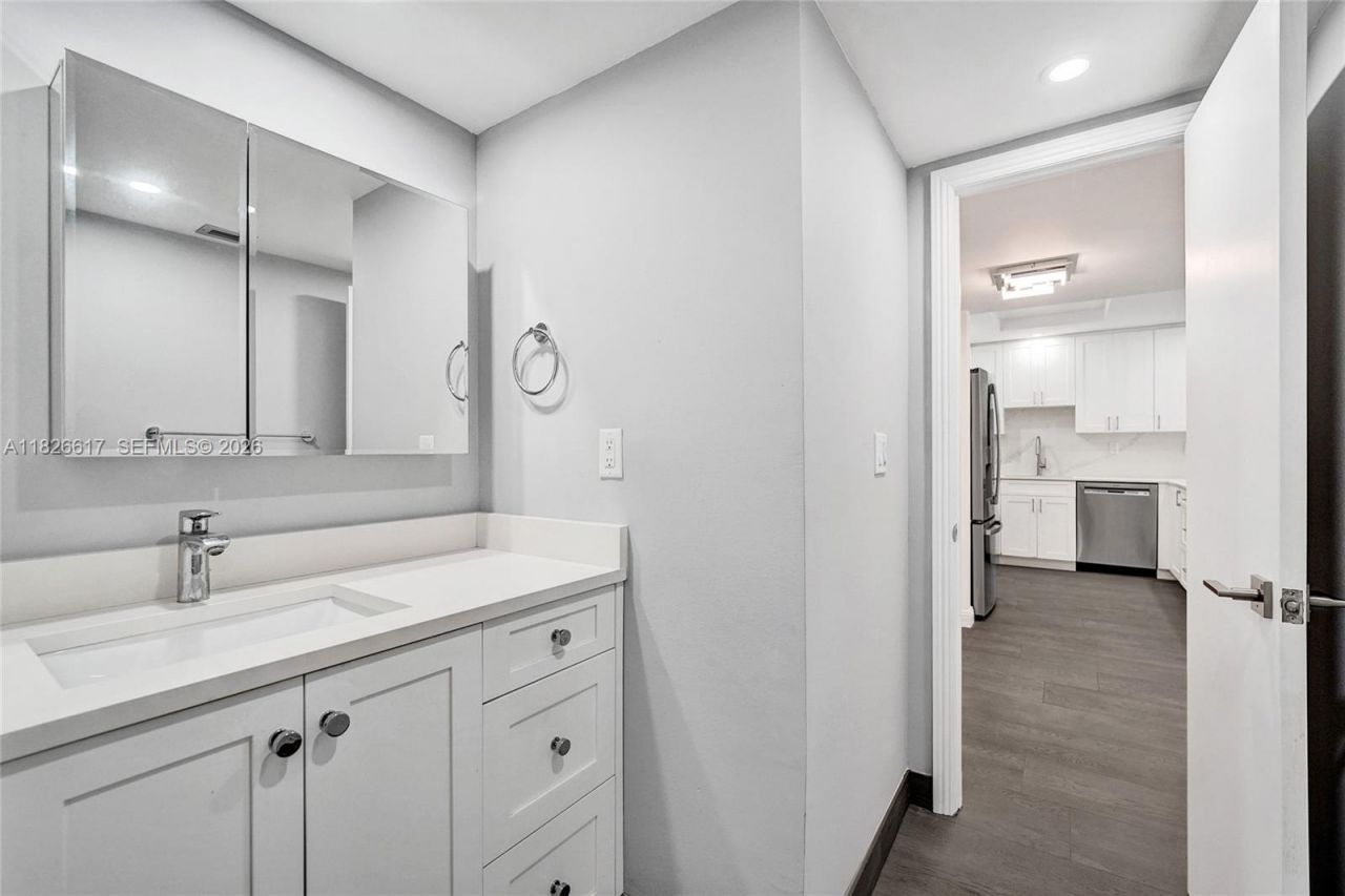 600 Three Islands Blvd, Unit 1016, Hallandale Beach, FL 33009 Photo