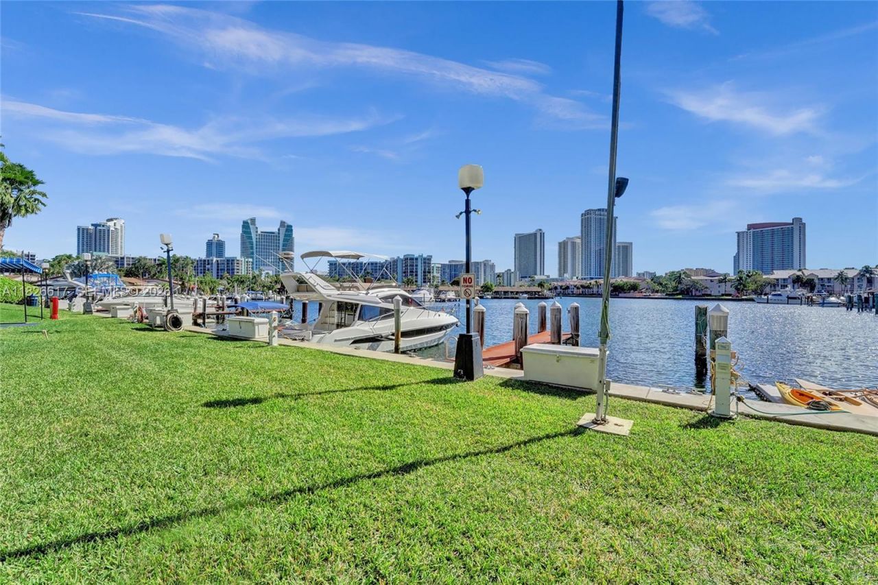 600 Three Islands Blvd, Unit 1016, Hallandale Beach, FL 33009 Photo