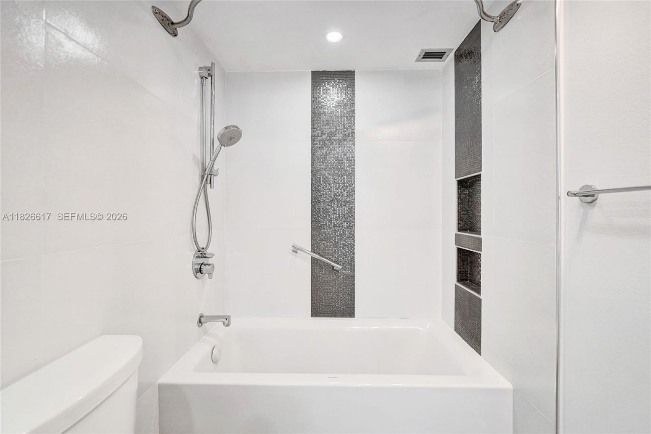 600 Three Islands Blvd, Unit 1016, Hallandale Beach, FL 33009 Photo