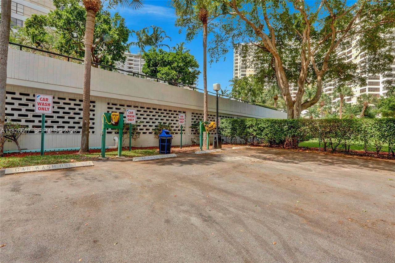 600 Three Islands Blvd, Unit 1016, Hallandale Beach, FL 33009 Photo