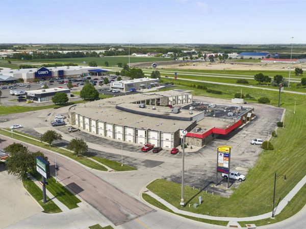 2515 6th St, Brookings, SD 57006