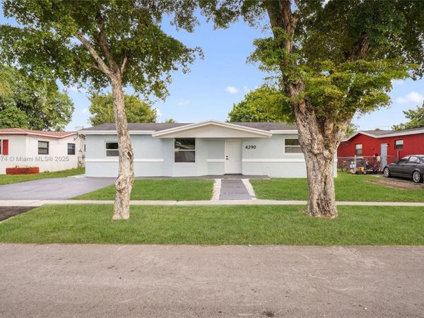 4290 NW 38th Ave, Lauderdale Lakes, FL 33309
