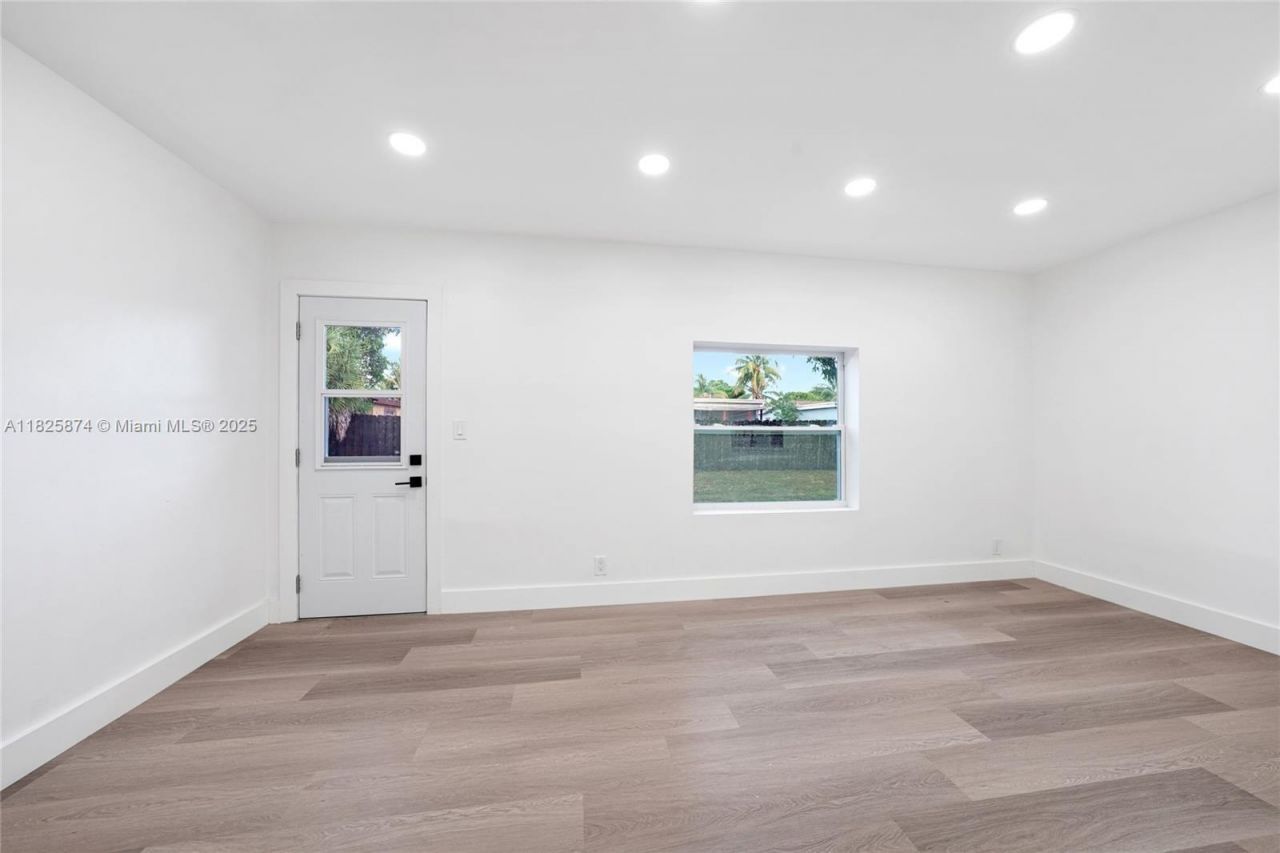 4290 NW 38th Ave, Lauderdale Lakes, FL 33309 Photo