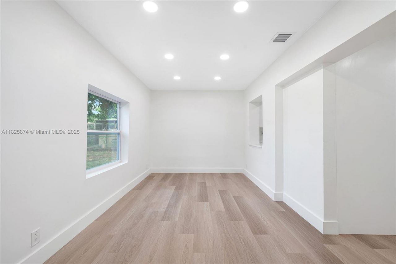 4290 NW 38th Ave, Lauderdale Lakes, FL 33309 Photo