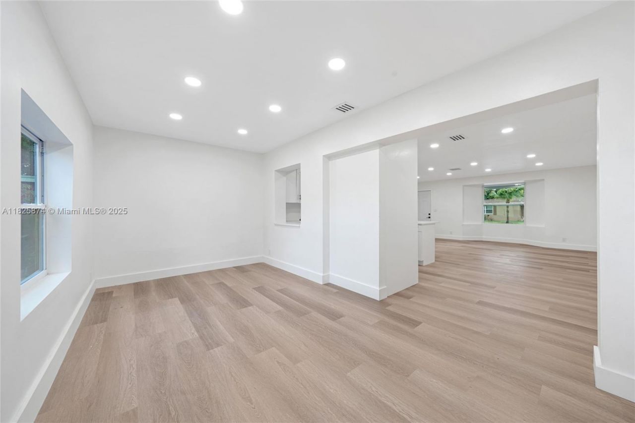 4290 NW 38th Ave, Lauderdale Lakes, FL 33309 Photo