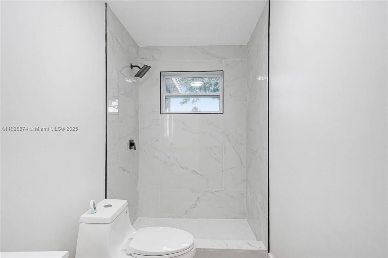 4290 NW 38th Ave, Lauderdale Lakes, FL 33309 Photo