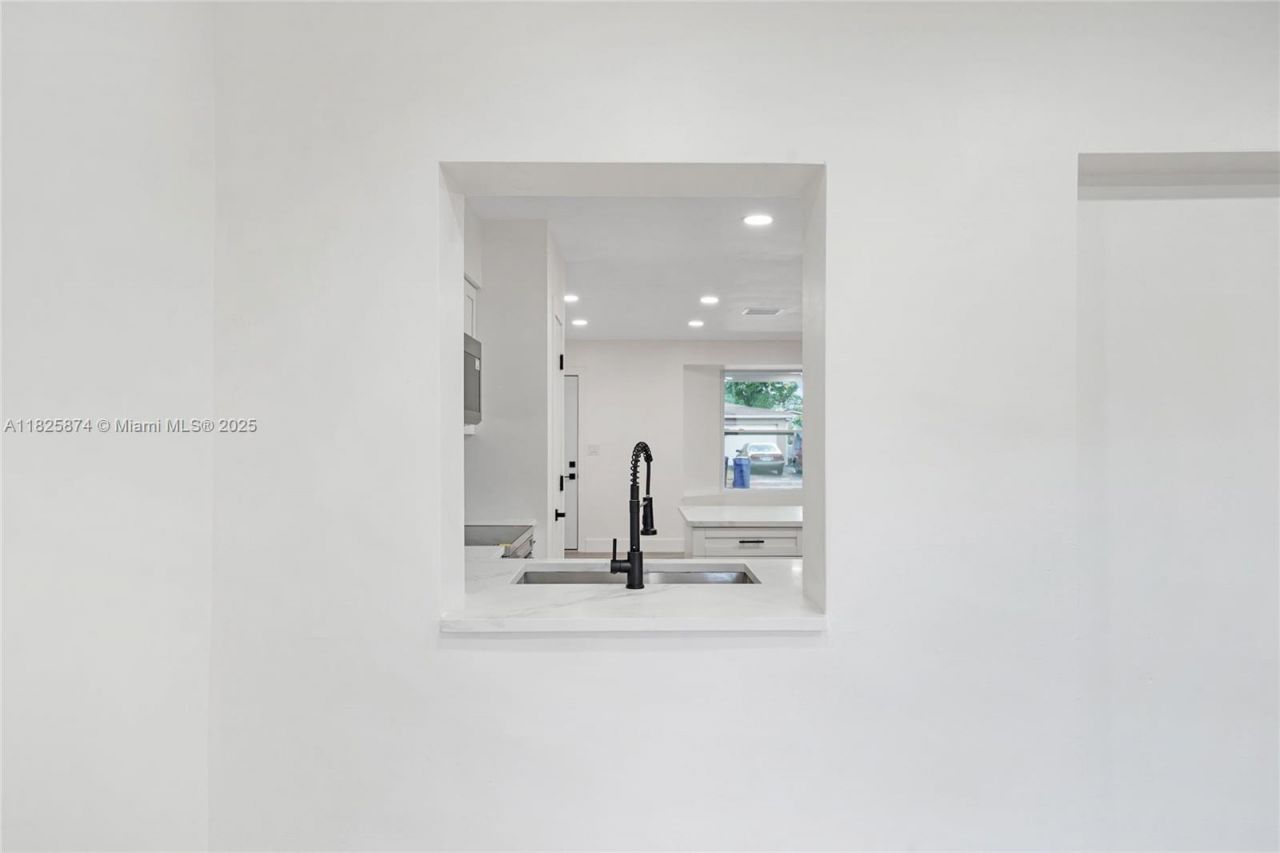 4290 NW 38th Ave, Lauderdale Lakes, FL 33309 Photo