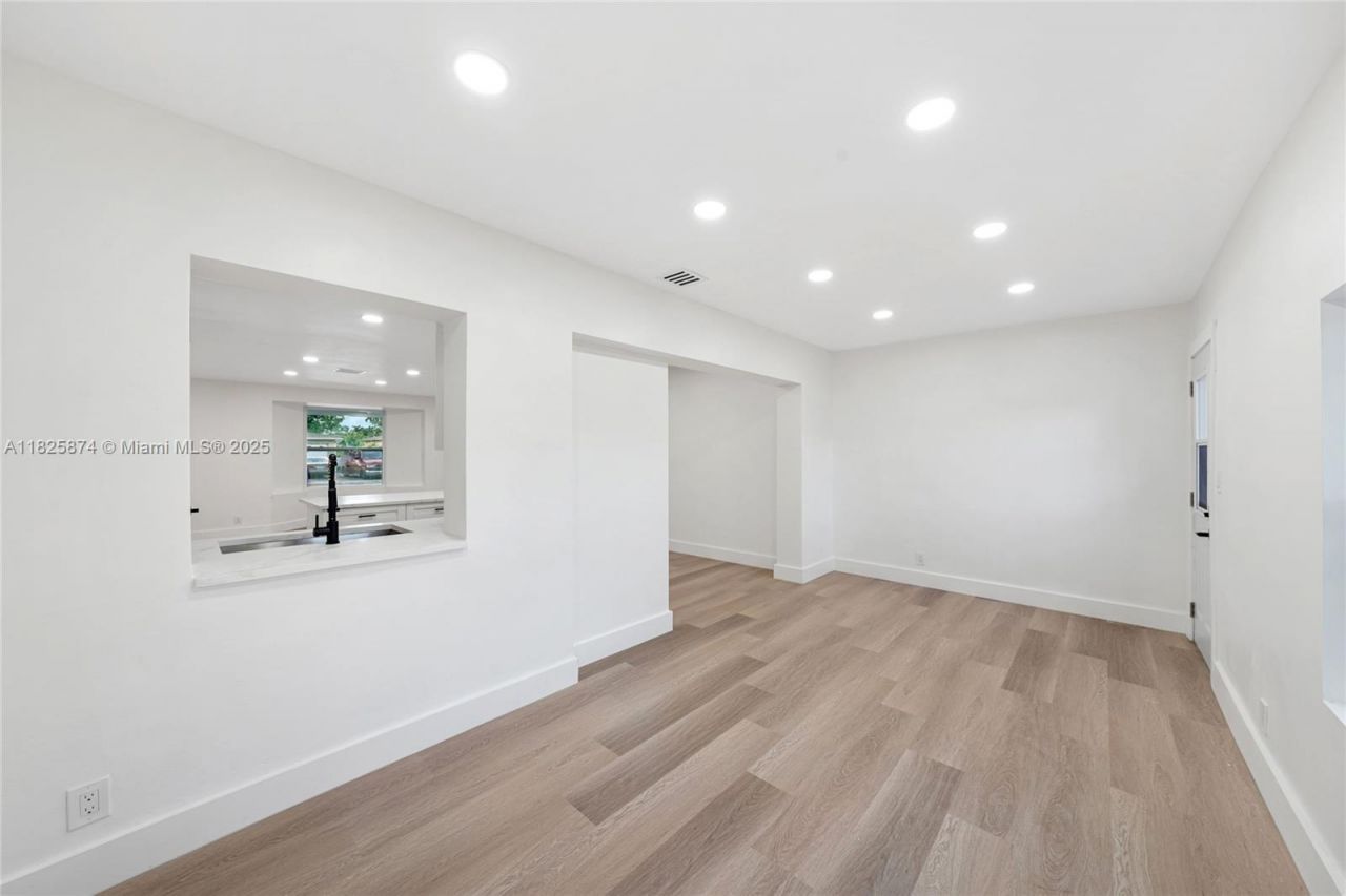 4290 NW 38th Ave, Lauderdale Lakes, FL 33309 Photo