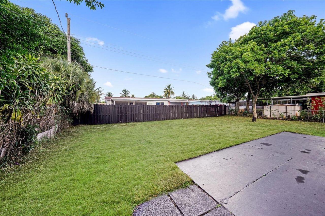 4290 NW 38th Ave, Lauderdale Lakes, FL 33309 Photo