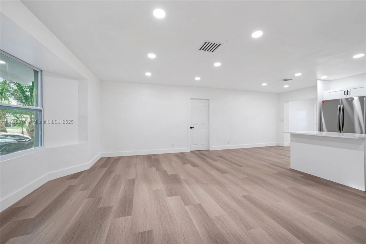 4290 NW 38th Ave, Lauderdale Lakes, FL 33309 Photo