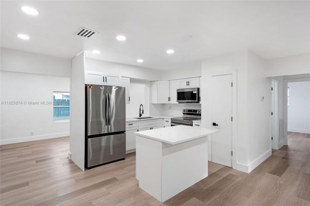 4290 NW 38th Ave, Lauderdale Lakes, FL 33309 Photo