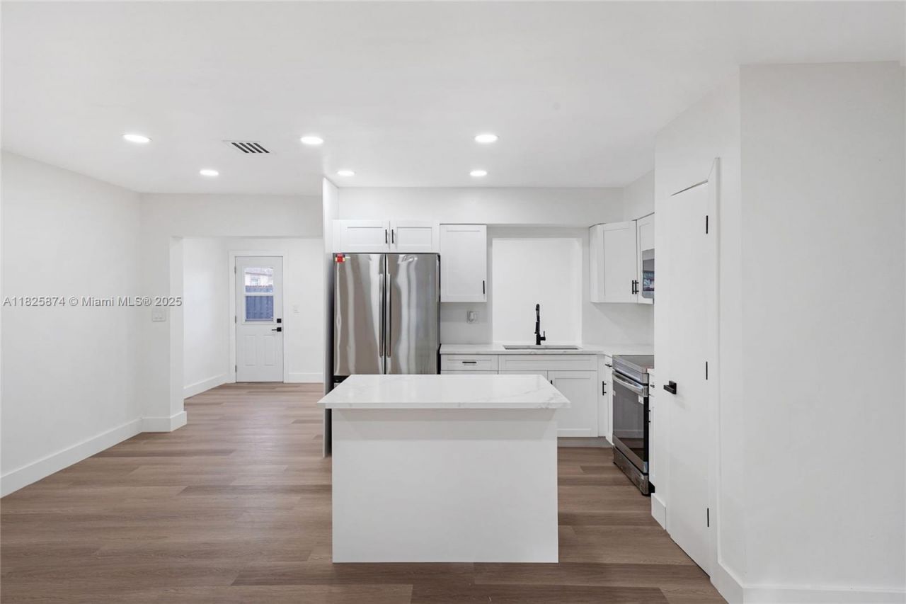 4290 NW 38th Ave, Lauderdale Lakes, FL 33309 Photo