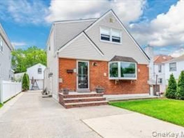 252-14 82 Road, Bellerose, NY 11426