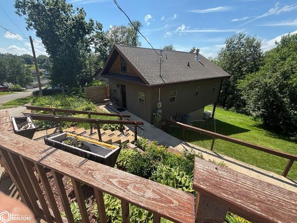 6110 N Lakeshore Drive, Brooklyn, IA 52211