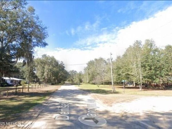 104 CAROLYN Avenue, Interlachen, FL 32148