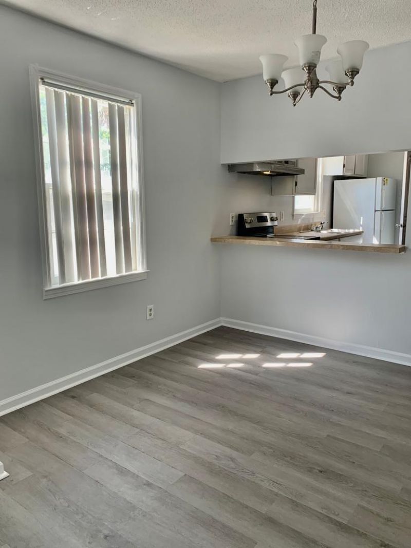 105 S Merriman Road Photo 12