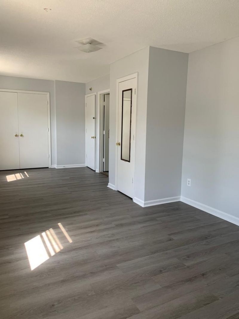 105 S Merriman Road Photo 3