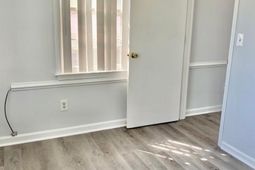 105 S Merriman Road photo 4