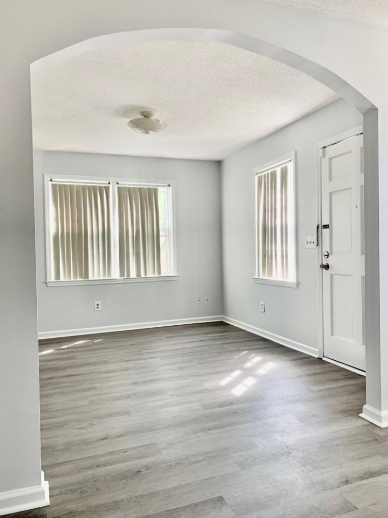 105 S Merriman Road Photo 7