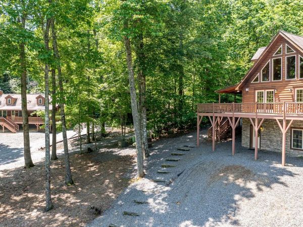 28 Upper Ridge Road, Black Mountain, NC 28711