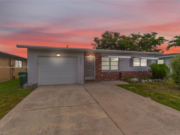 6915 NW 17th St, Margate, FL 33063