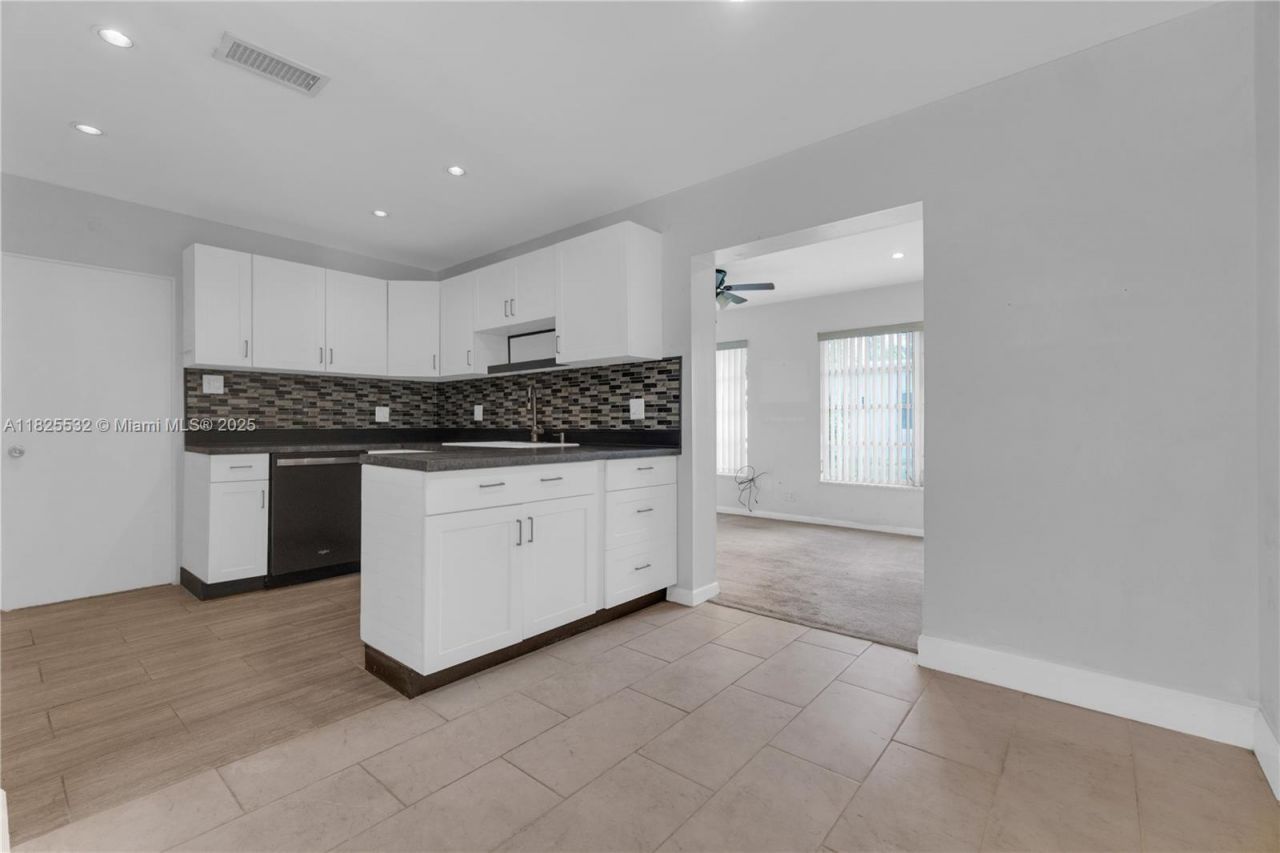 6915 NW 17th St, Margate, FL 33063 Photo