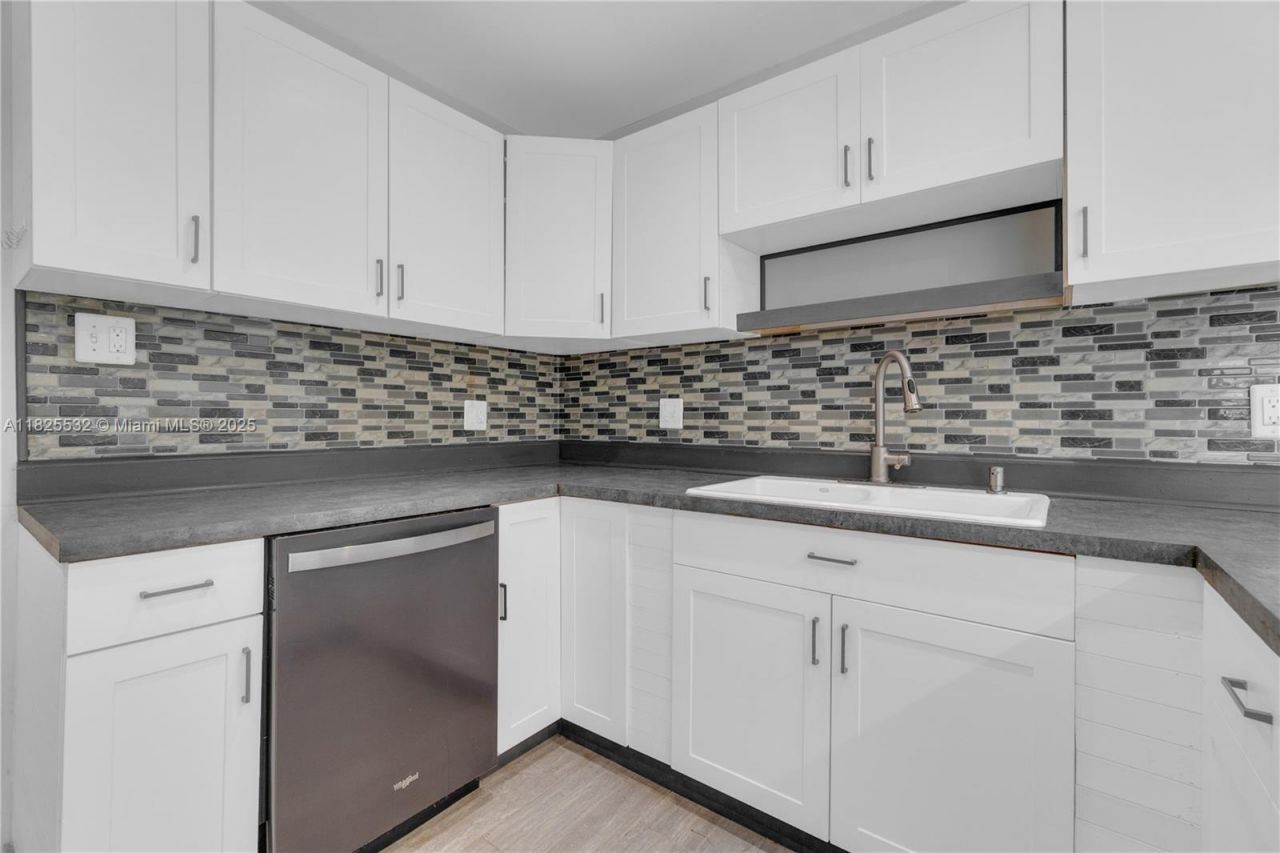 6915 NW 17th St, Margate, FL 33063 Photo