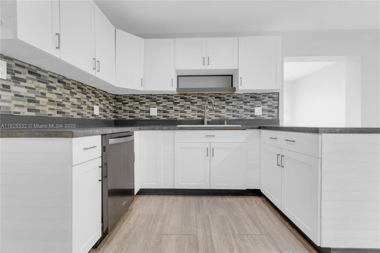 6915 NW 17th St, Margate, FL 33063 Photo