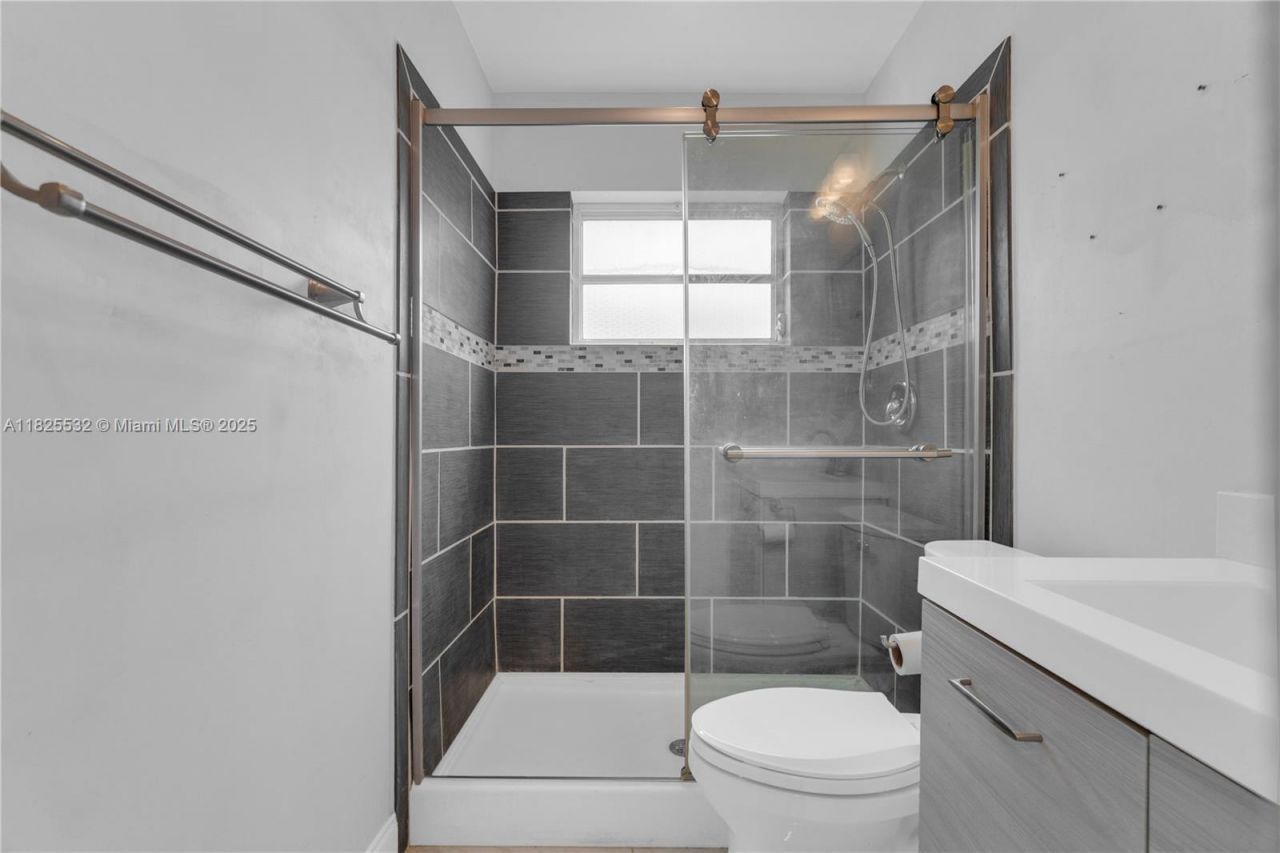 6915 NW 17th St, Margate, FL 33063 Photo