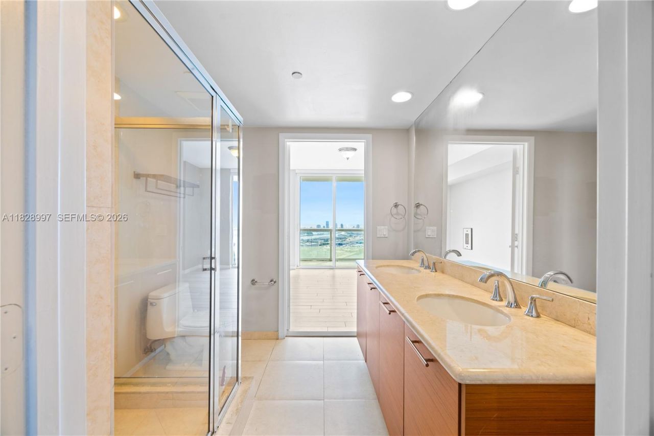 50 Biscayne Blvd, Unit 4706, Miami, FL 33132 Photo