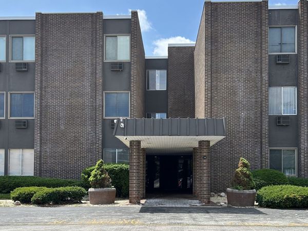 1117 Leavitt Avenue, Unit 110, Flossmoor, IL 60422