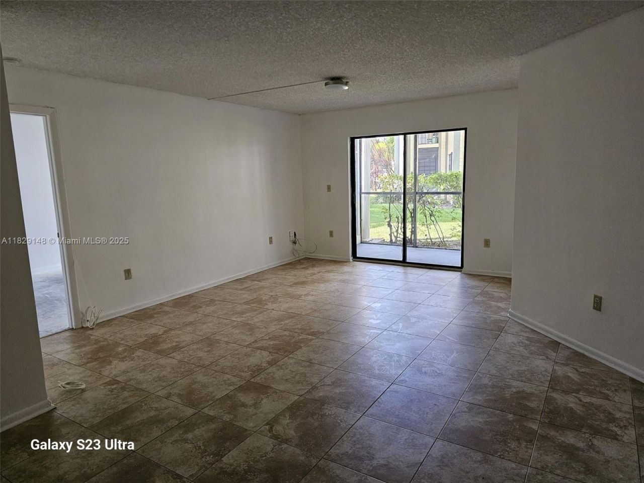 907 NE 199th St, Unit 106, Miami, FL 33179 Photo