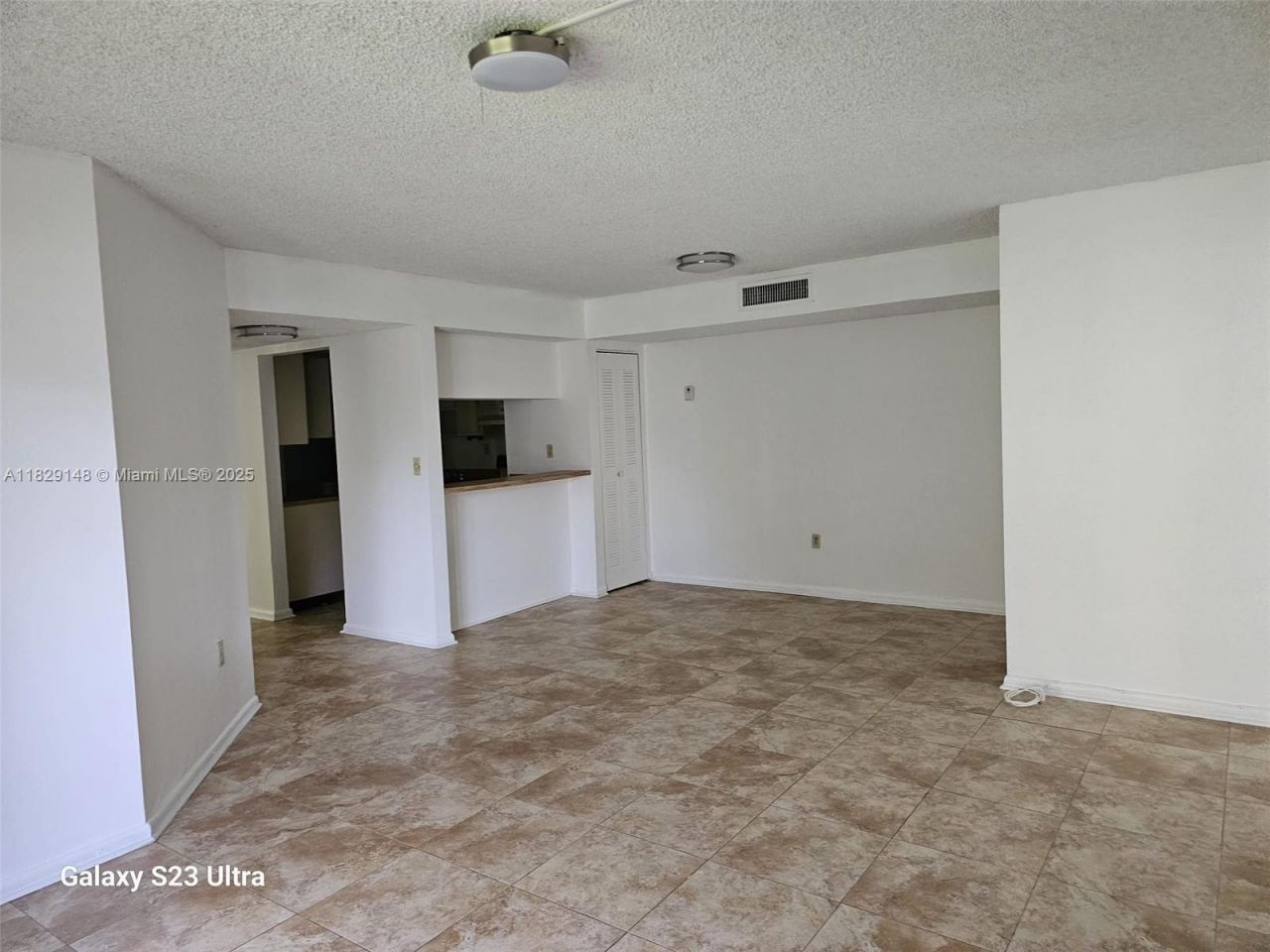 907 NE 199th St, Unit 106, Miami, FL 33179 Photo