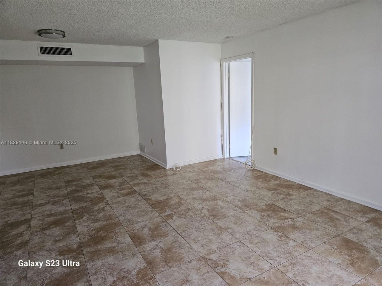 907 NE 199th St, Unit 106, Miami, FL 33179 Photo